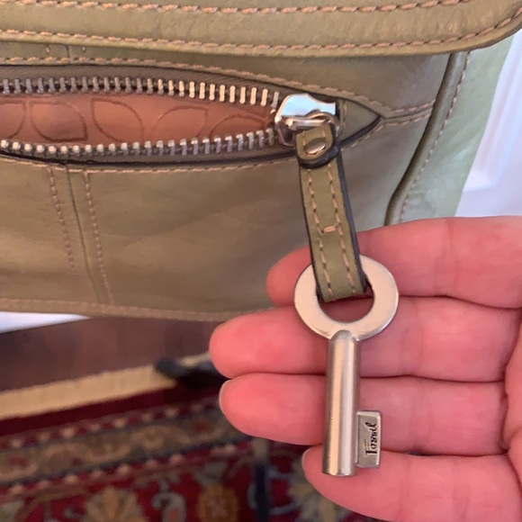 ☘️Authentic Fossil Green Leather Crossbody 💚 - Picture 8 of 12
